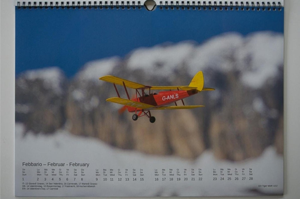 Fotowandkalender im A3-Format für 2026 mit Modellflugzeugen als Thema.