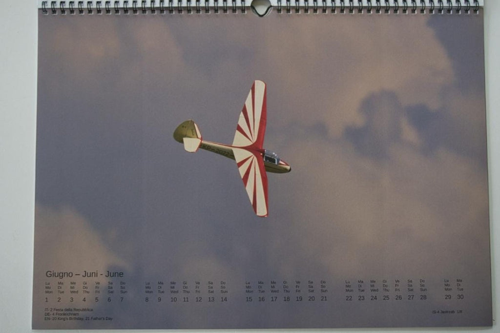 Fotowandkalender im A3-Format für 2026 mit Modellflugzeugen als Thema.