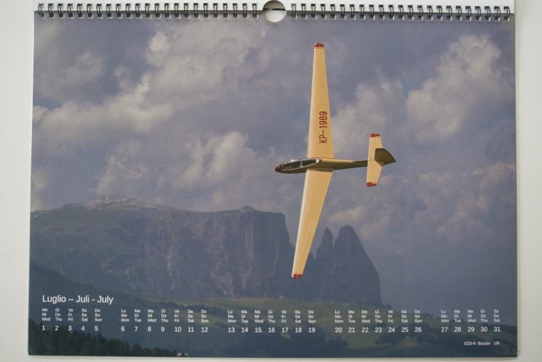 Fotowandkalender im A3-Format für 2026 mit Modellflugzeugen als Thema.