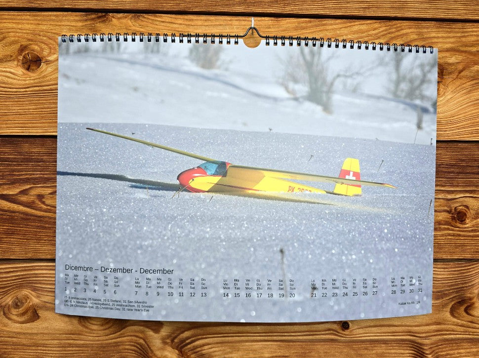 Fotowandkalender im A3-Format für 2026 mit Modellflugzeugen als Thema.